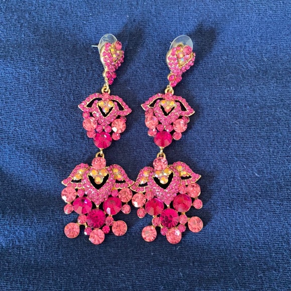 Woman’s statement earrings - Picture 1 of 1